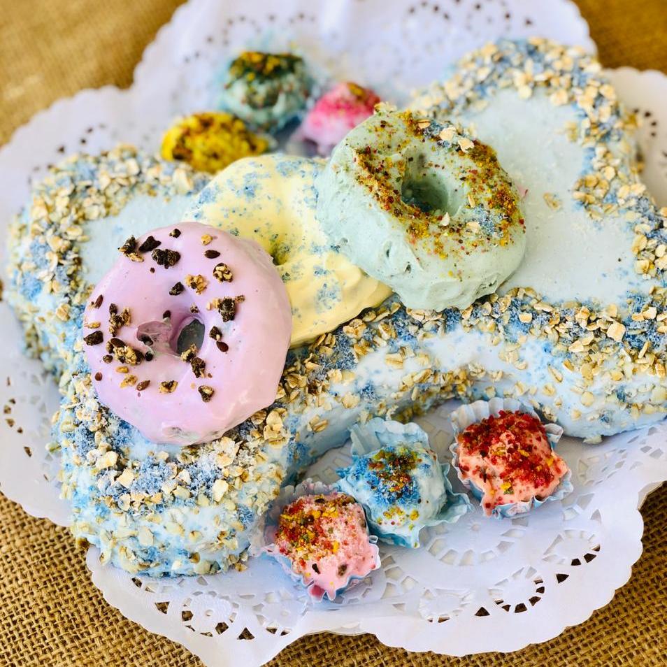 Bolo de ossos com donuts