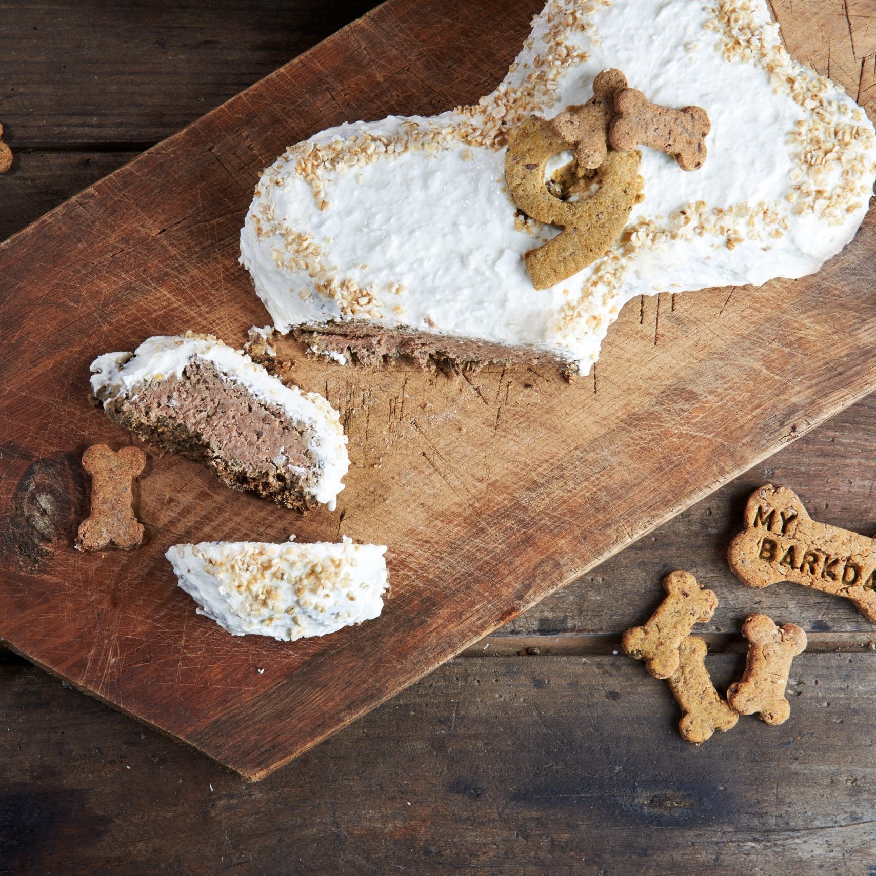 Bolo em forma de osso